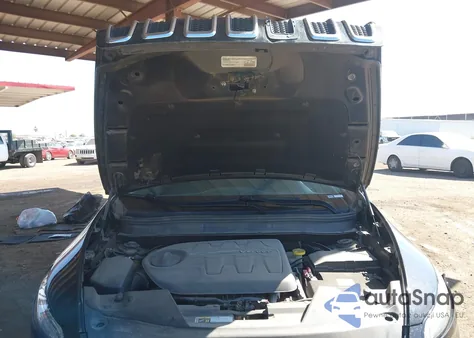 2015 Jeep Cherokee Latitude z USA, uszkodzony, nr VIN 1C4PJMCS1FW559577